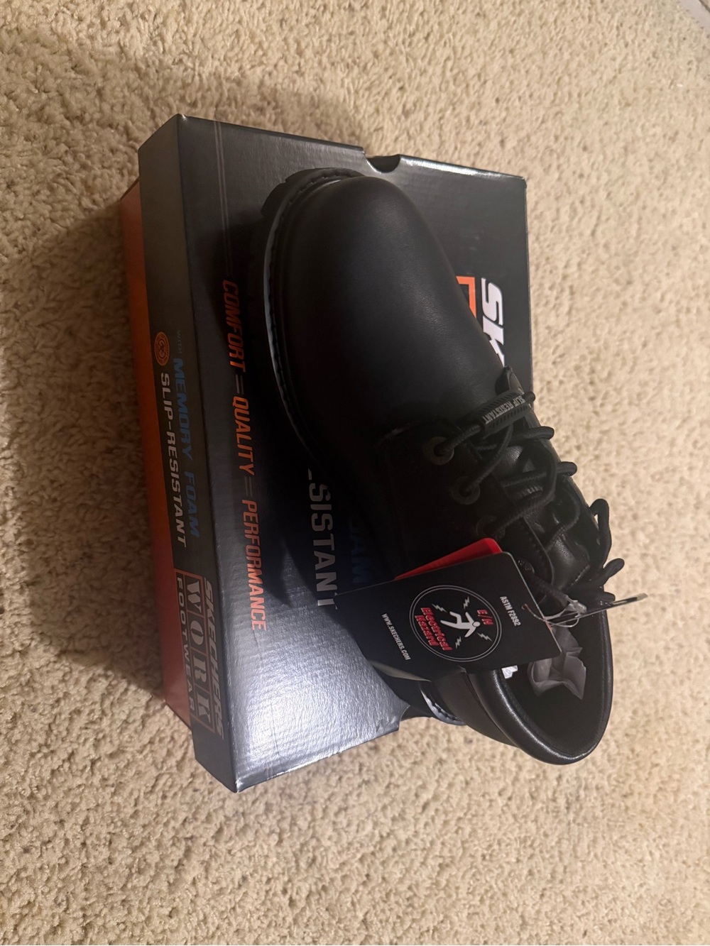 NEW Skecher work shoes